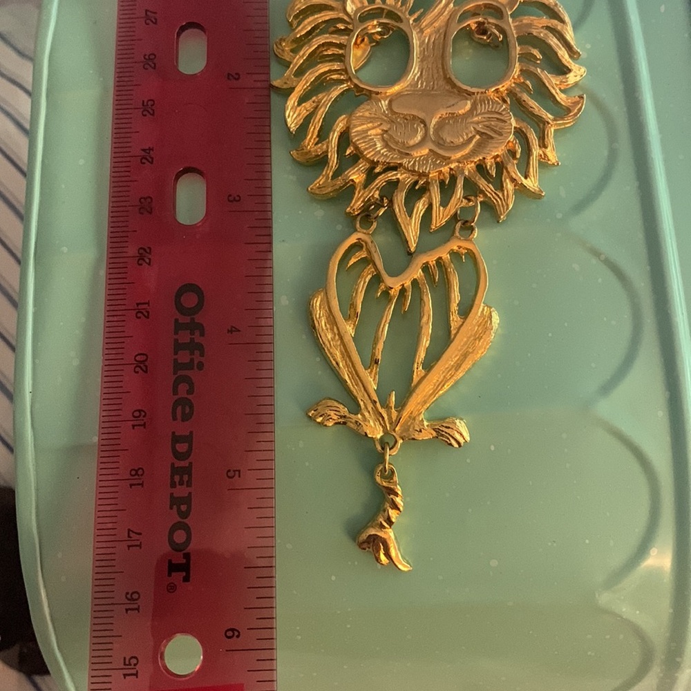 Vintage large LION pendant so cute 1970s - Picture 2 of 4